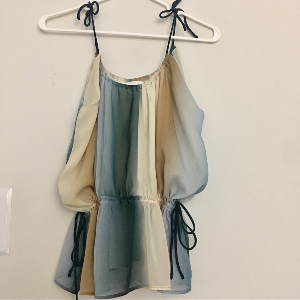 H & M top size 2 but runs big